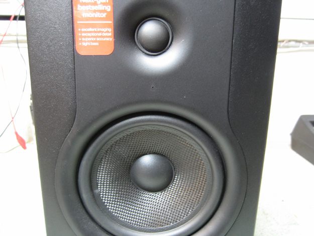 Η μπροστινή όψη ενός Studio monitor M-AUDIO BX5 D2